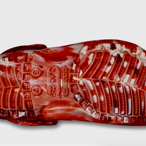 Crocs Classic Red Marbled Clog: One-of-a-Kind Comfort and Style - Picture 4 of 6